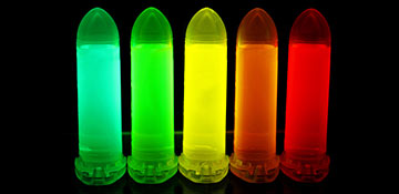 The color of quantum dots generally changes with their size (as shown here), but microporous silica can be used to produce nanometer-scale quantum dots whose color also varies with temperature.