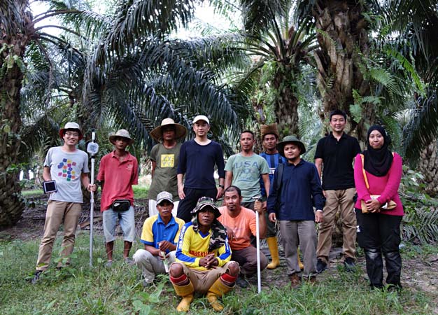 A team of students trained by Naohiko Kohtake have used satellite and drone data to improve the productivity of palm farmers in Malaysia.